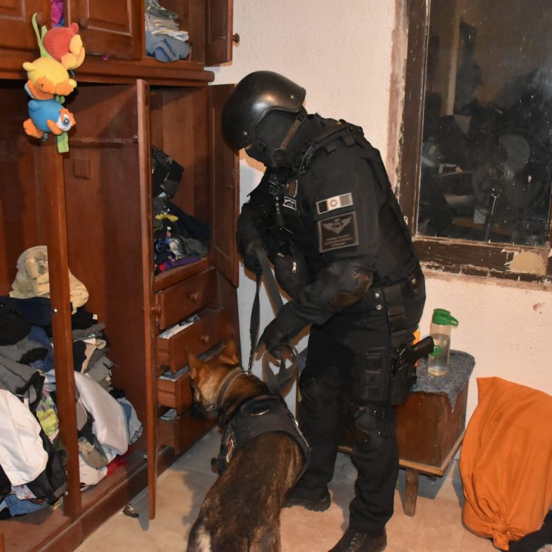 Villa Carlos Paz: FPA desbarató una banda familiar, incautó drogas y hay cinco detenidos