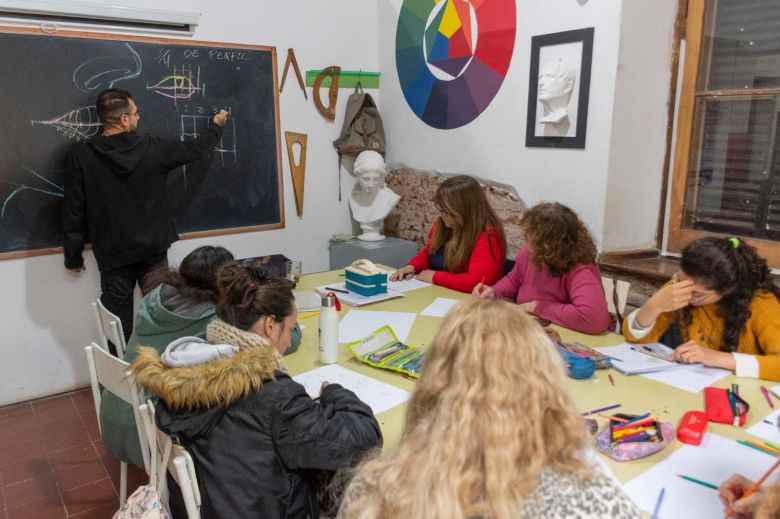 La Escuela Municipal de Artes Plásticas y un abanico de posibilidades de formación 