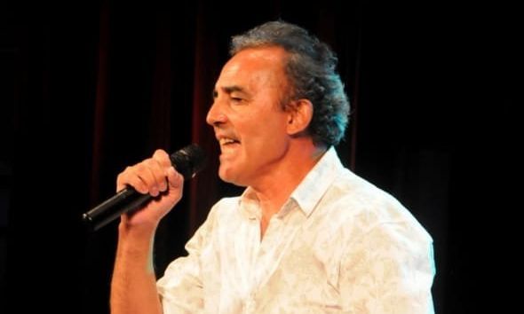 Walter Oviedo: El canillita y “cantante” riocuartense que cumplió el sueño de grabar su propio tema