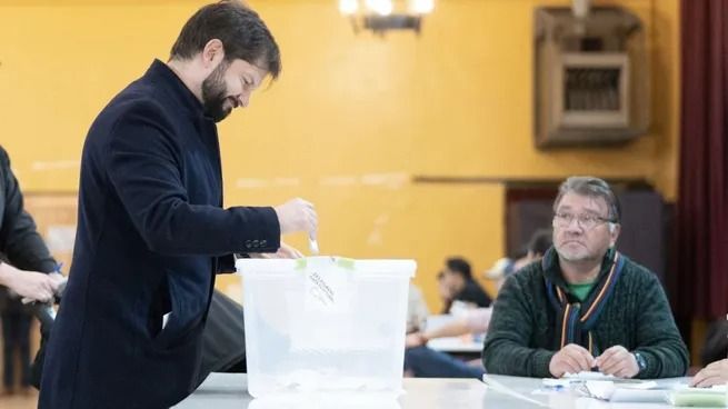Chile votó para elegir a convencionales que redactarán la nueva Constitución: se esperan resultados