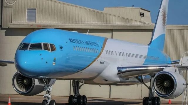 Milei viaja por cuarta vez hacia los Estados Unidos, su primer vuelo en el avión presidencial